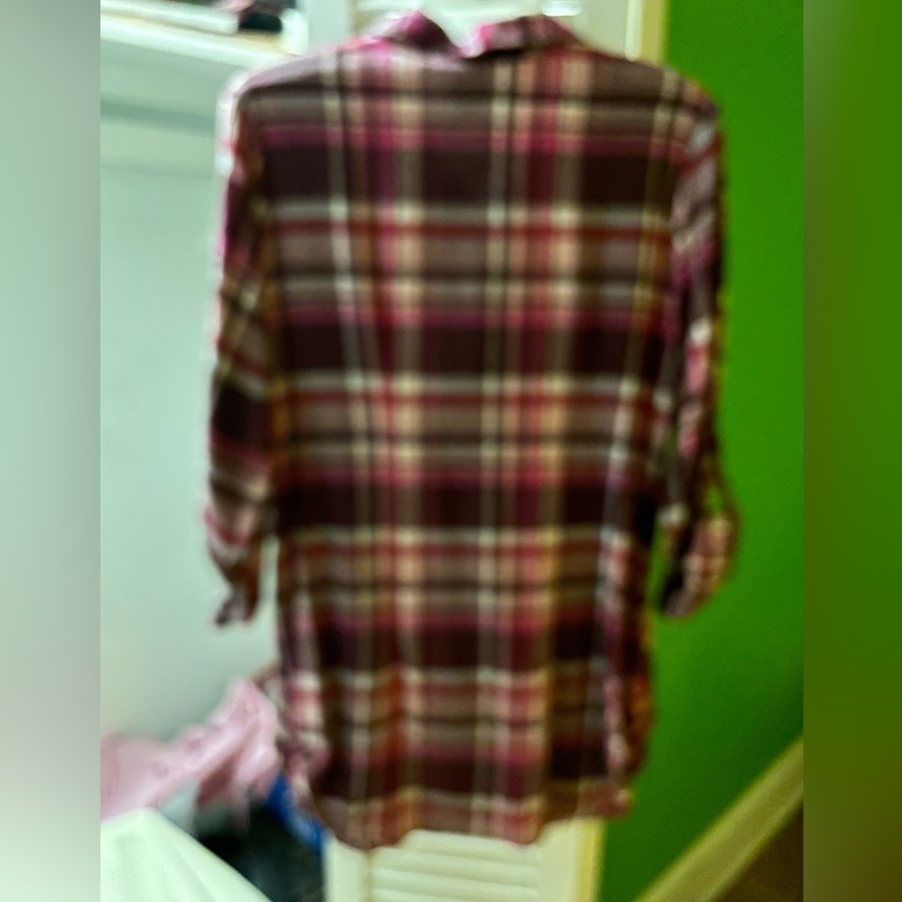 No Boundaries multi-pink flannel shirt. Never been worn.  Snap button, silver.